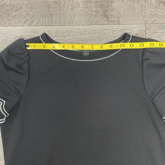 NWOT Ann Taylor Short Sleeve Pullover Top Embroidered Scalloped Sleeves SP - Picture 5 of 12